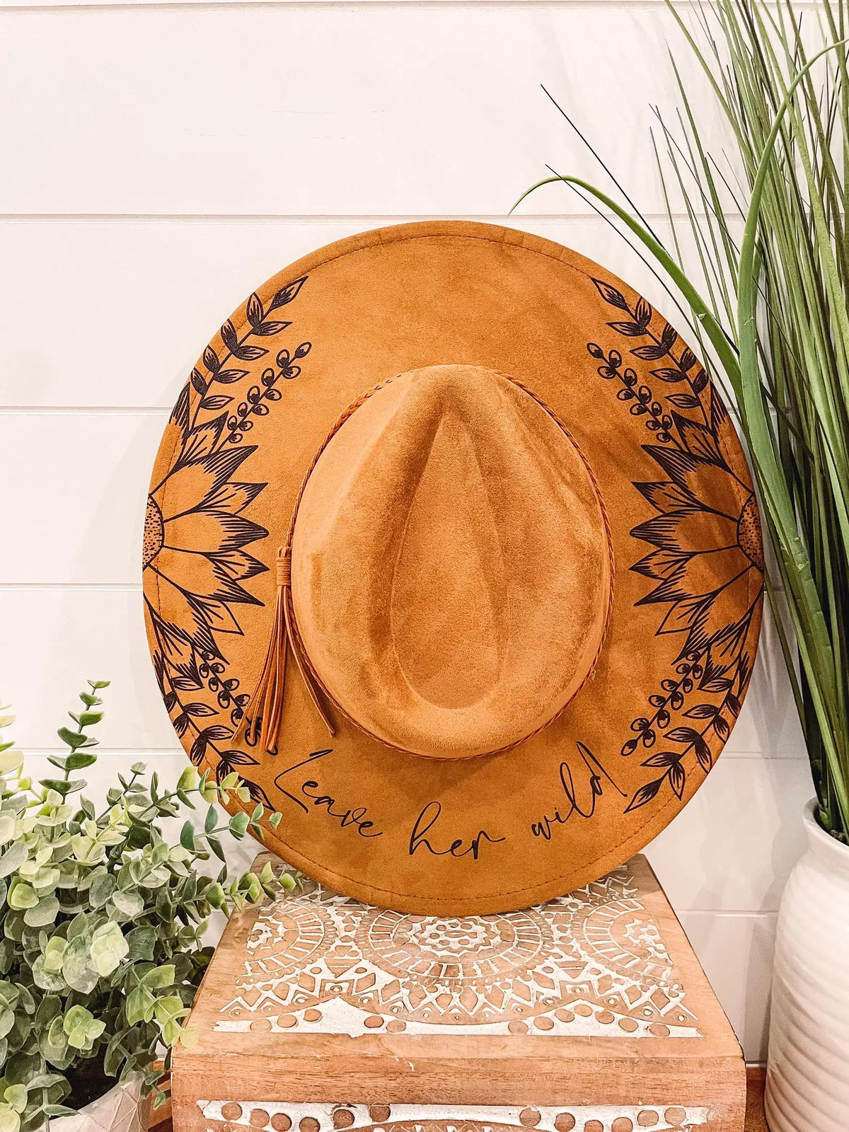 Camel Engraved Floral Hat