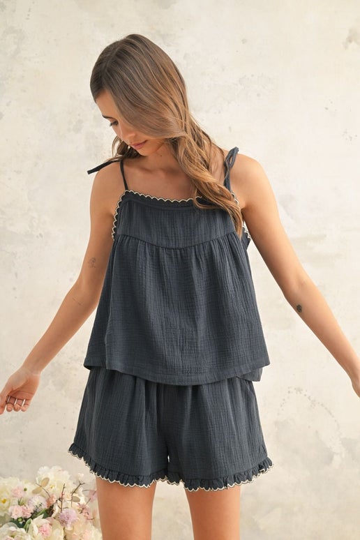 Scalloped Edge Top