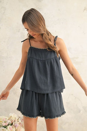 Scalloped Edge Top